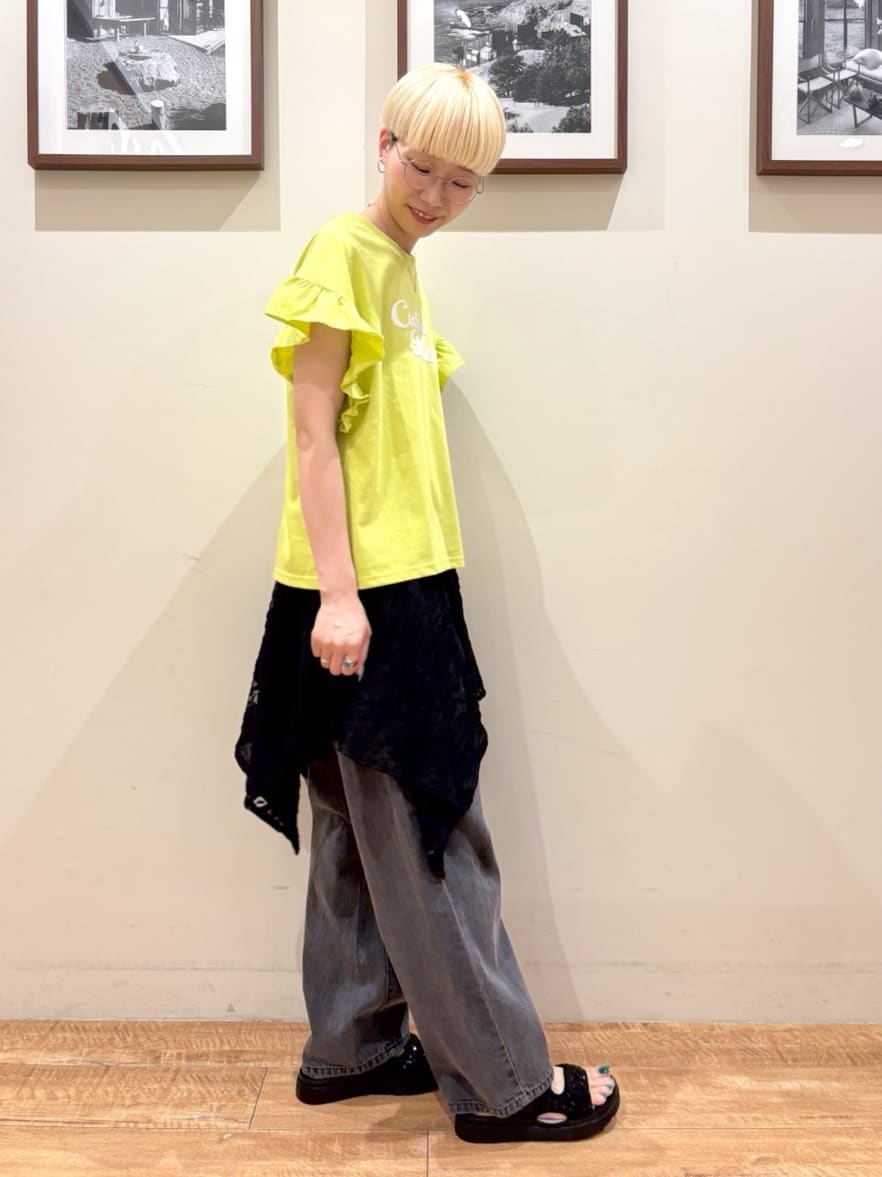 Ayumiさんの「SHOO･LA･RUE｜【S-LL/汗ジミ軽減/ひんやり/UVカット】フリルTシャツ」を使ったコーディネート