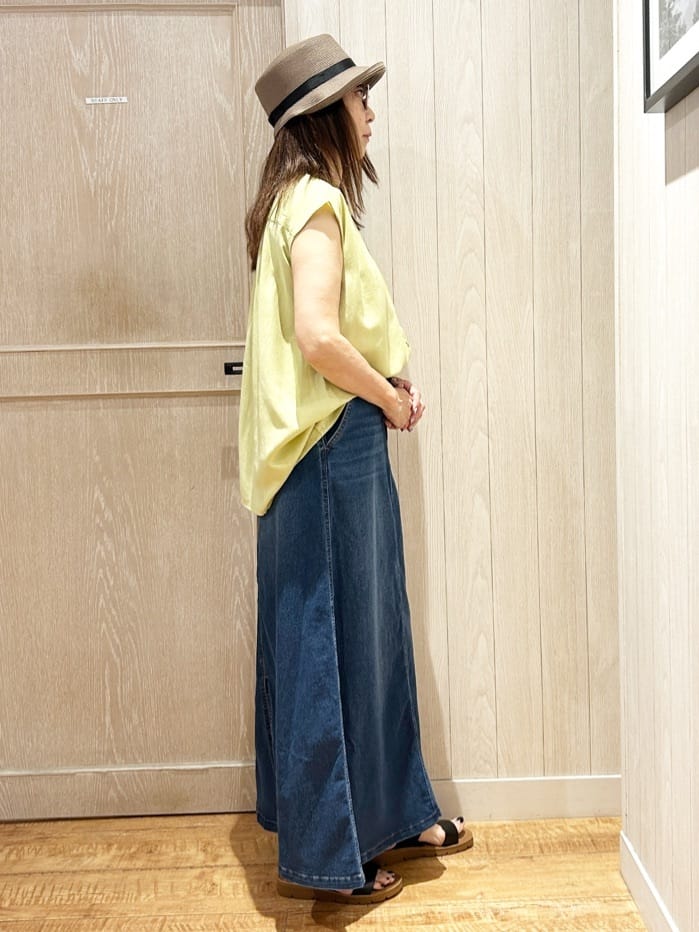 yukaさんの「SHOO･LA･RUE｜【S-LL/洗濯後しわになりにくい】上品にきれい見え スラブギャザーブラウス」を使ったコーディネート