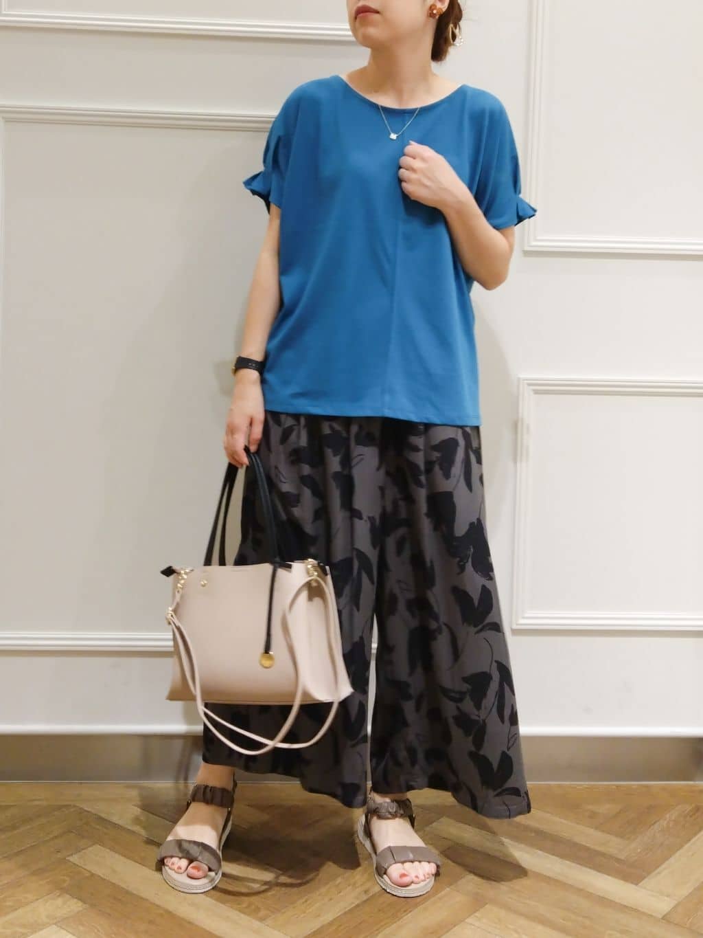 おとうふさんの「SHOO･LA･RUE｜◆くしゅくしゅデザインが大人の抜け感をプラスする ギャザーベルトサンダル」を使ったコーディネート