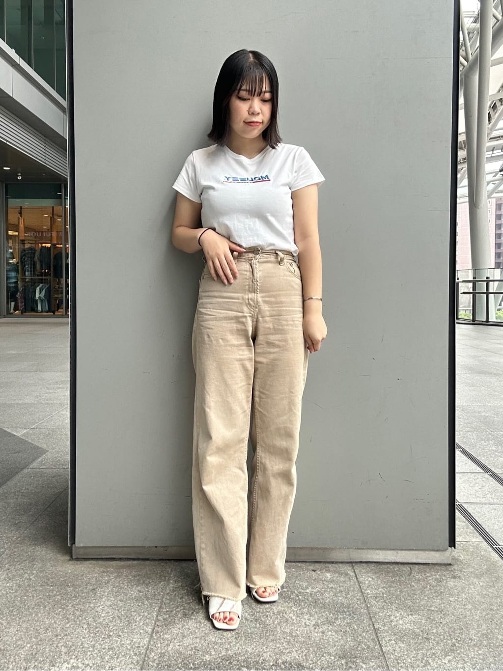 あずみさんの「ESPERANZA｜スクエアトゥクリアヒールミュール」を使ったコーディネート