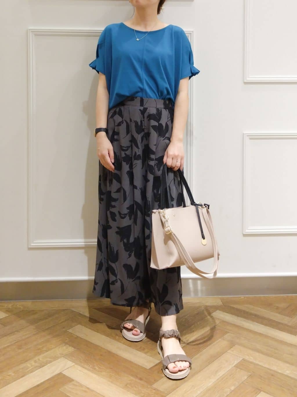 おとうふさんの「SHOO･LA･RUE｜◆くしゅくしゅデザインが大人の抜け感をプラスする ギャザーベルトサンダル」を使ったコーディネート