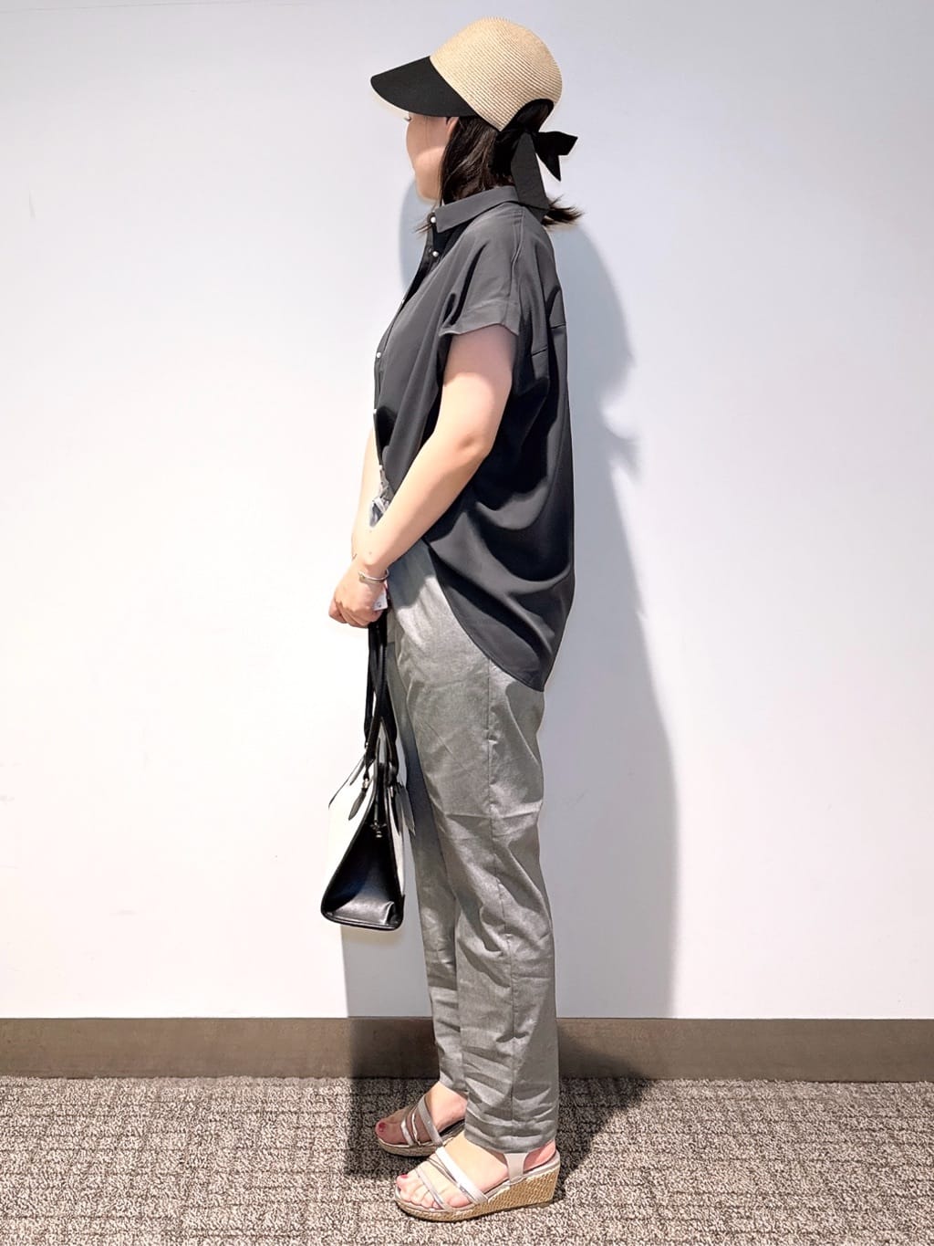 みーさんの「grove｜キレイも動きやすさも　美脚見えハイパーストレッチパンツ」を使ったコーディネート