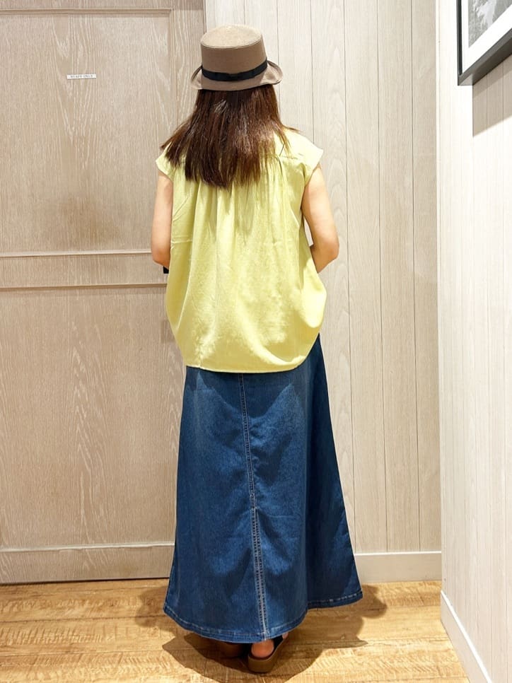 yukaさんの「SHOO･LA･RUE｜【S-LL/洗濯後しわになりにくい】上品にきれい見え スラブギャザーブラウス」を使ったコーディネート