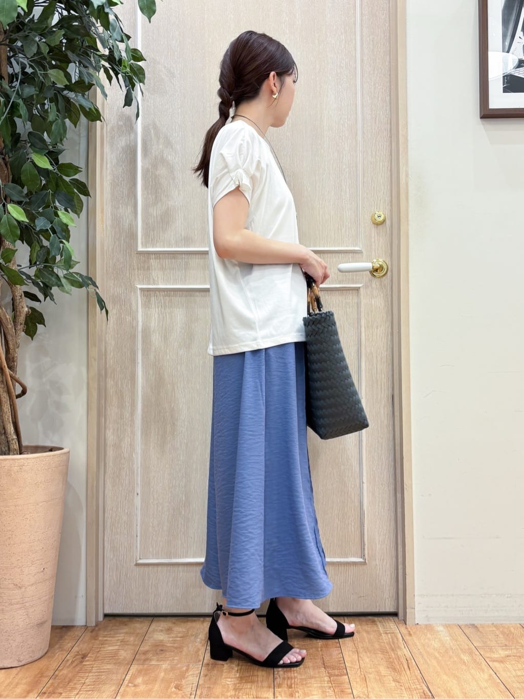 なみさんの「SHOO･LA･RUE｜【S-LL/UV/プチプラ】お袖タックで好印象 デザインTシャツ」を使ったコーディネート