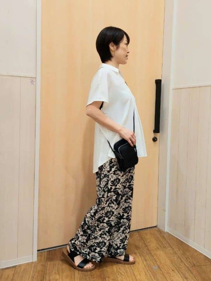 Kさんの「SHOO･LA･RUE｜【洗える/S-LL/プチプラ】さらっとすっきりきれい見え スキッパーブラウス」を使ったコーディネート