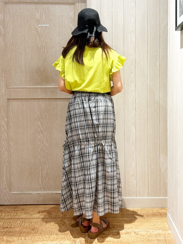 yukaさんの「SHOO･LA･RUE｜【S-LL/汗ジミ軽減/ひんやり/UVカット】フリルTシャツ」を使ったコーディネート