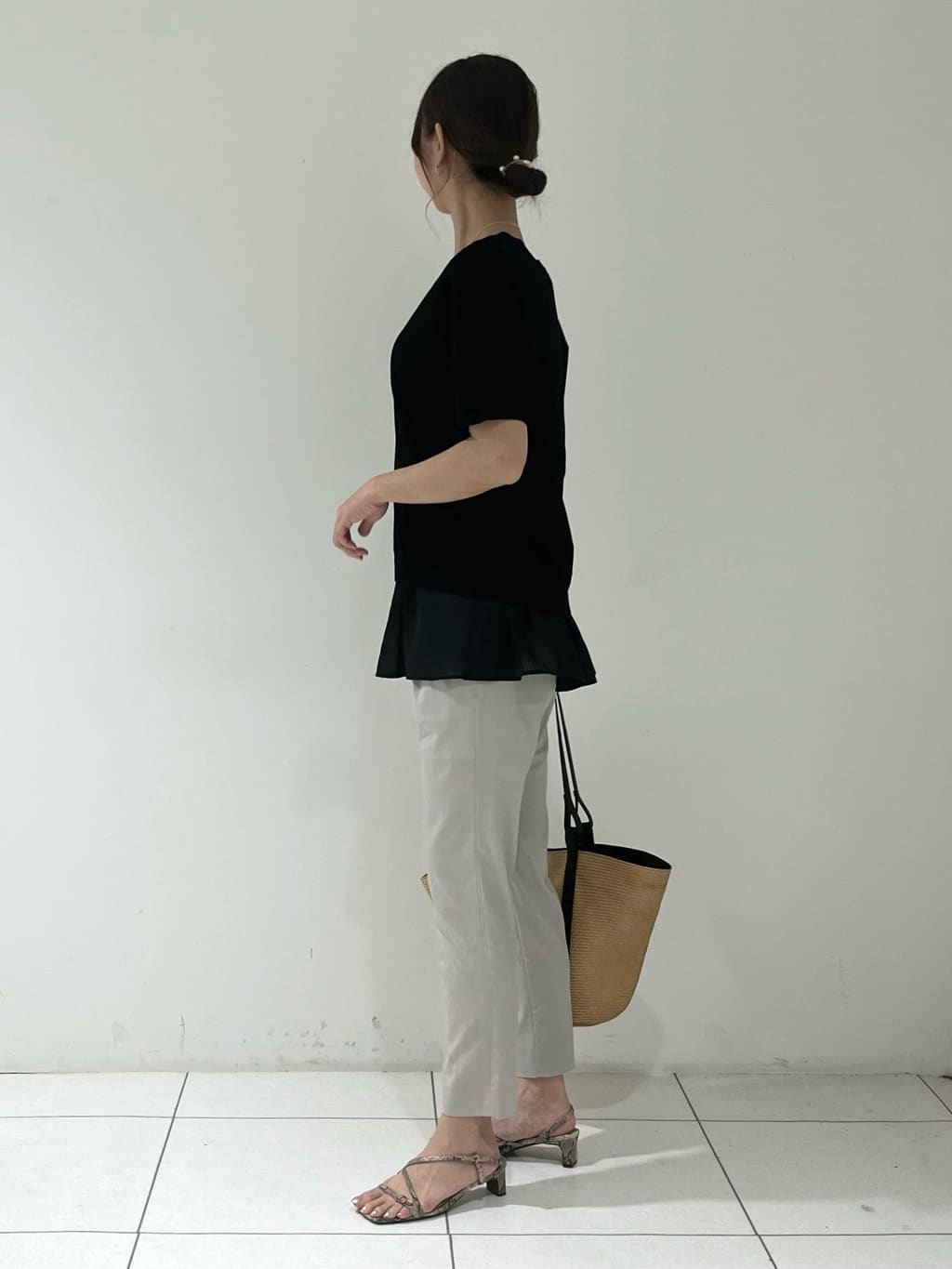 shioriさんの「INDIVI｜【洗える／レイヤードにも活躍】ペプラムインナートップス」を使ったコーディネート
