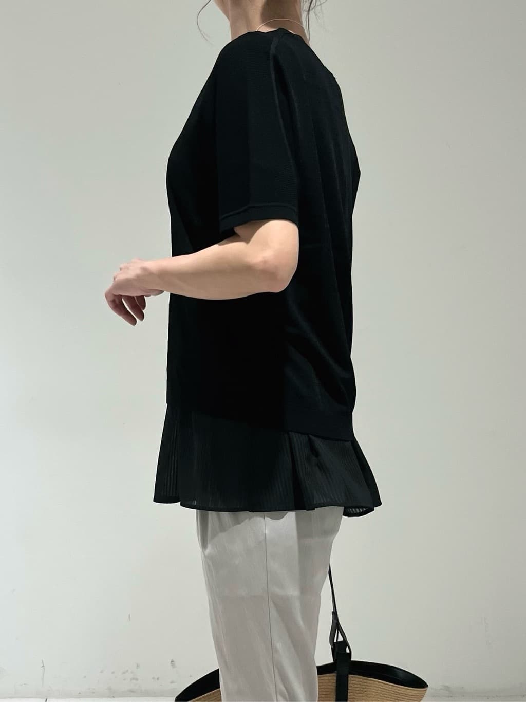 shioriさんの「INDIVI｜【洗える／レイヤードにも活躍】ペプラムインナートップス」を使ったコーディネート