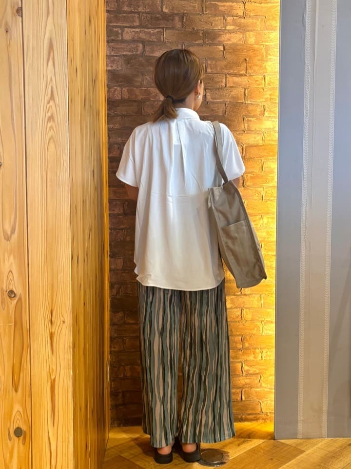 mieさんの「SHOO･LA･RUE｜【洗える/S-LL/プチプラ】さらっとすっきりきれい見え スキッパーブラウス」を使ったコーディネート