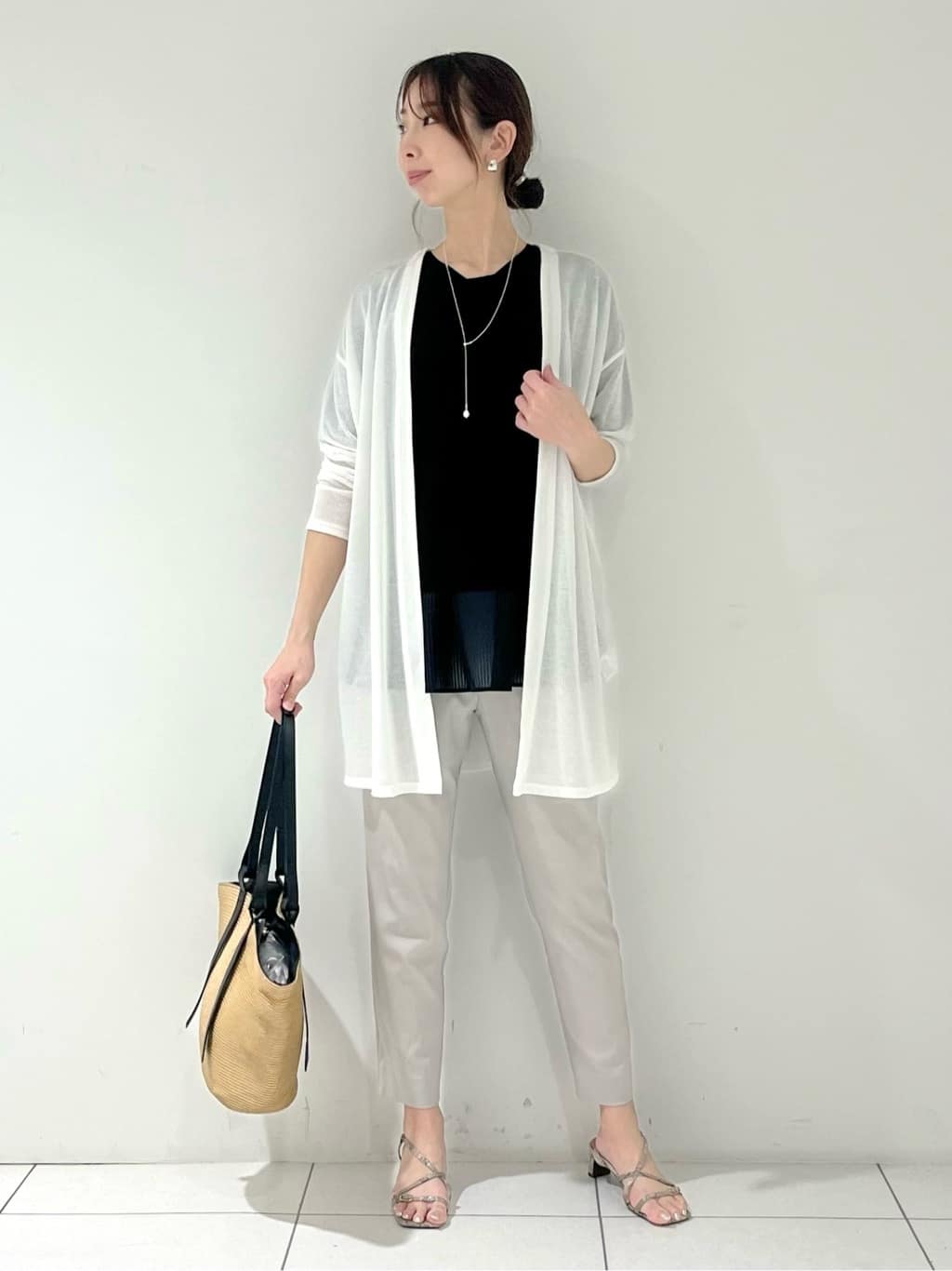 shioriさんの「INDIVI｜【洗える／レイヤードにも活躍】ペプラムインナートップス」を使ったコーディネート