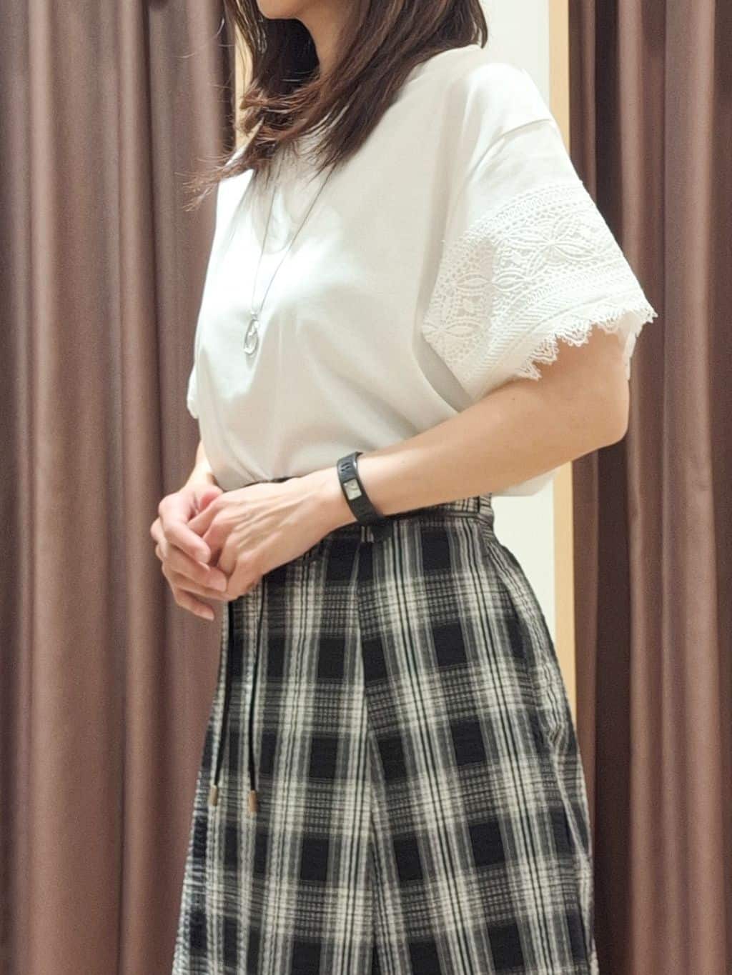 ウタさんの「grove｜【洗える/二の腕カバー】上品なレースで叶える、きちんと見えの夏Tシャツ」を使ったコーディネート