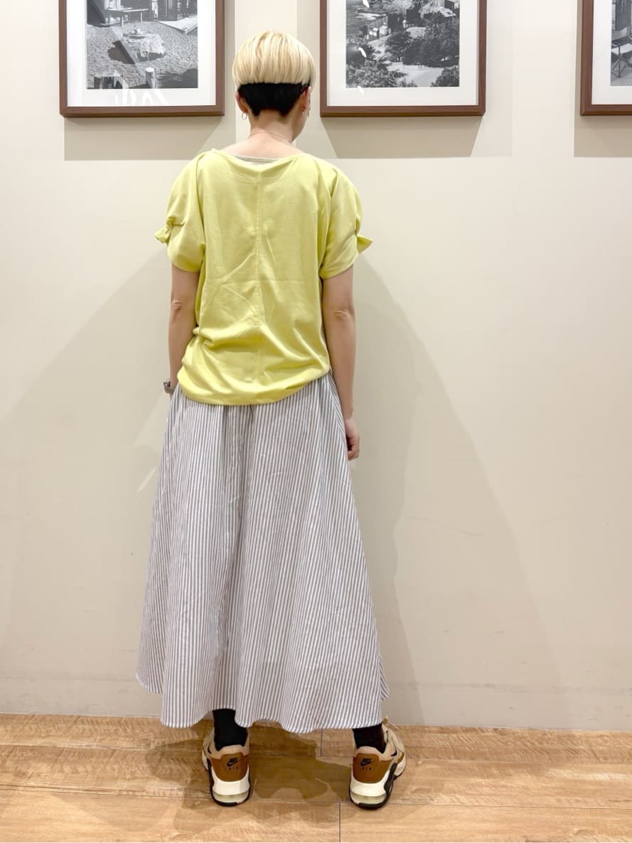 Ayumiさんの「SHOO･LA･RUE｜【S-LL/UV/プチプラ】お袖タックで好印象 デザインTシャツ」を使ったコーディネート
