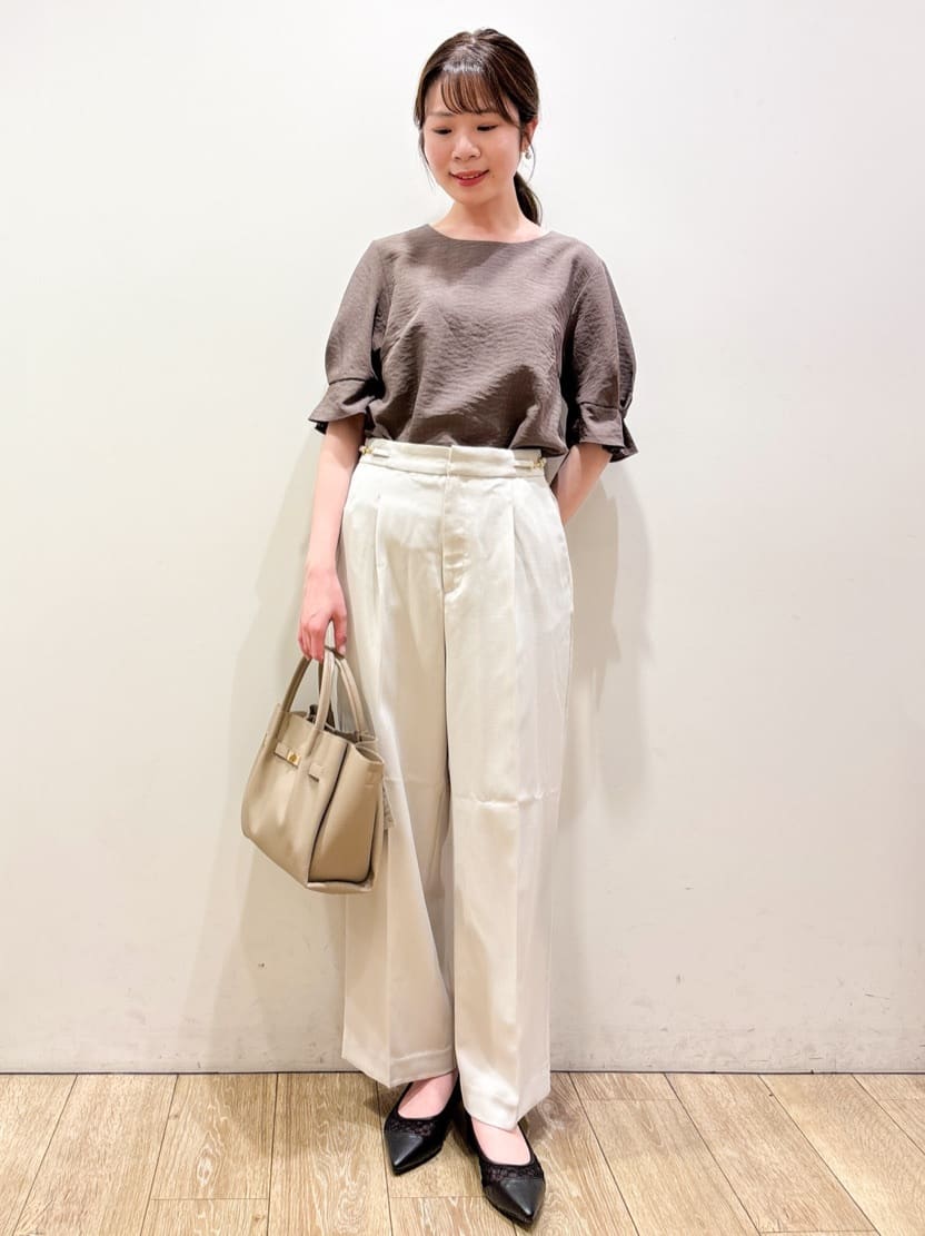 ayaさんの「index｜《8色展開／XS-LLサイズ》タックパフスリーブブラウス【洗濯機洗い可／吸水速乾／防シワ／抗ピル】」を使ったコーディネート