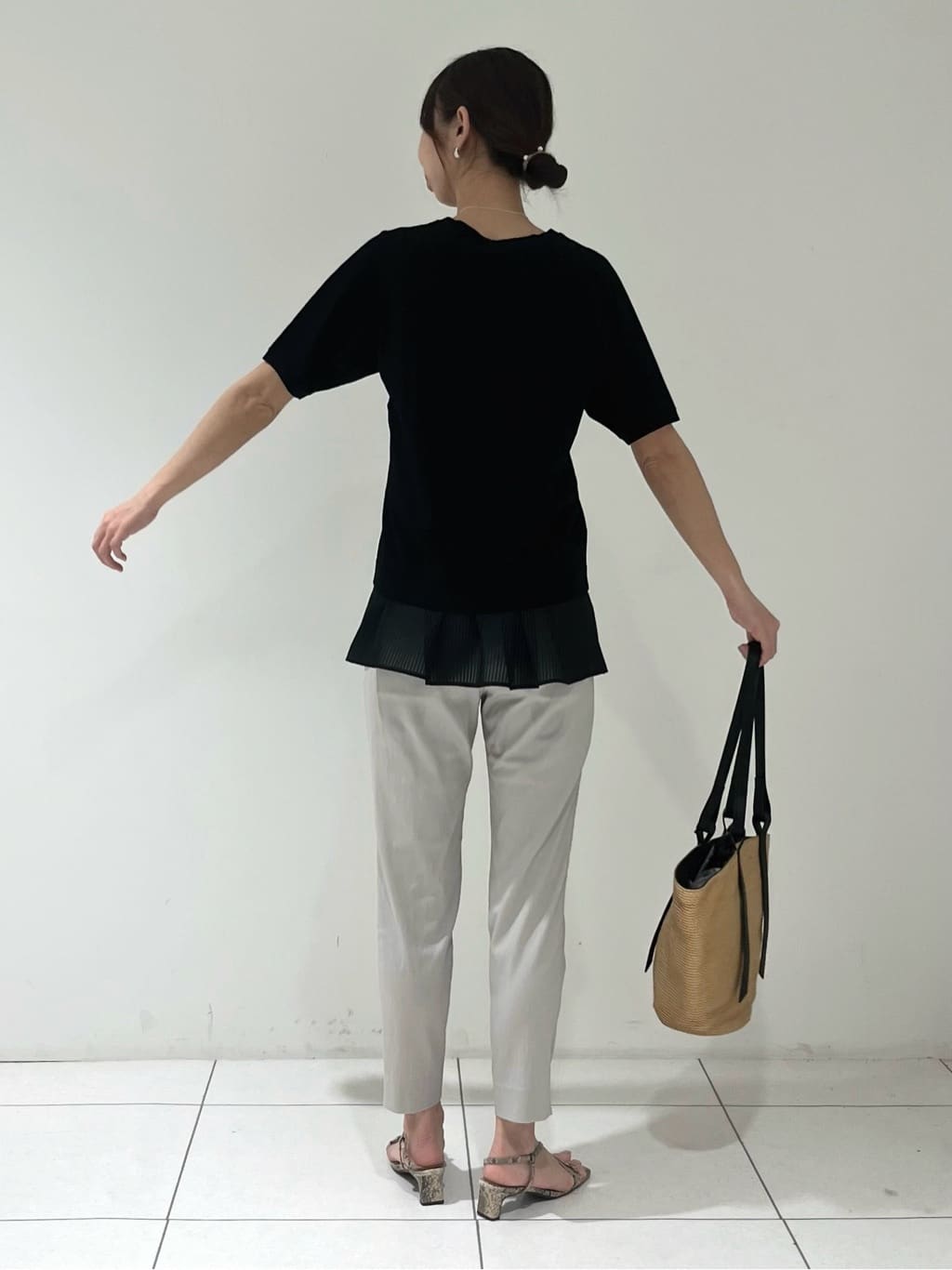 shioriさんの「INDIVI｜【洗える／レイヤードにも活躍】ペプラムインナートップス」を使ったコーディネート