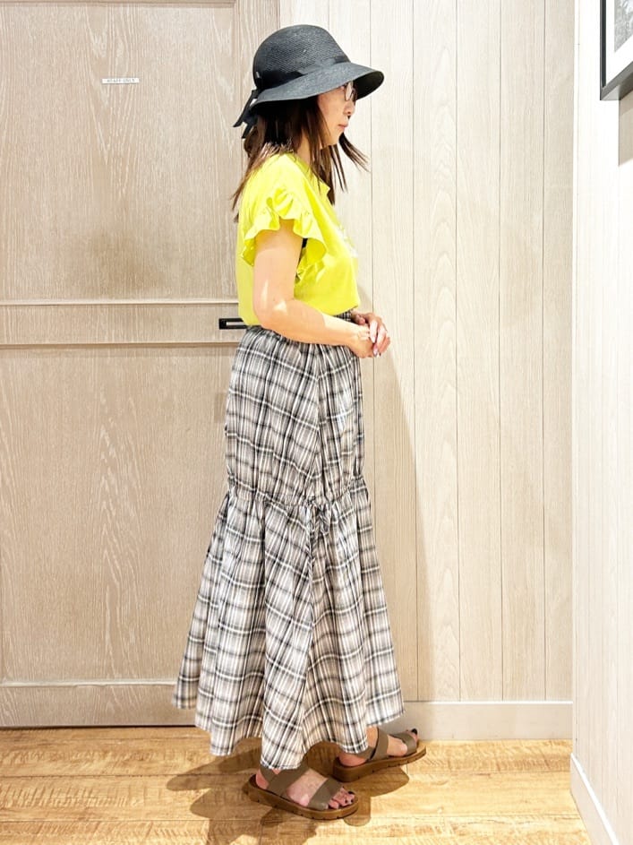 yukaさんの「SHOO･LA･RUE｜【S-LL/汗ジミ軽減/ひんやり/UVカット】フリルTシャツ」を使ったコーディネート