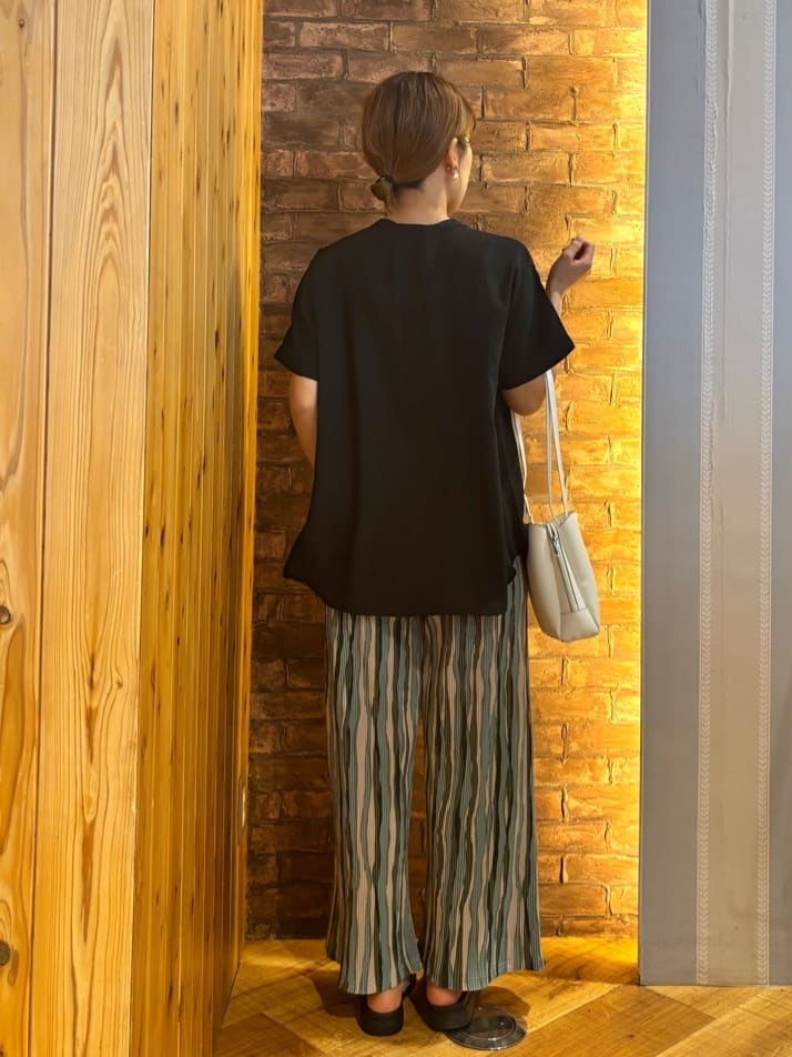 mieさんの「SHOO･LA･RUE｜【洗える/プチプラ】大人の抜け感をプラスする バンドカラーシャツ」を使ったコーディネート