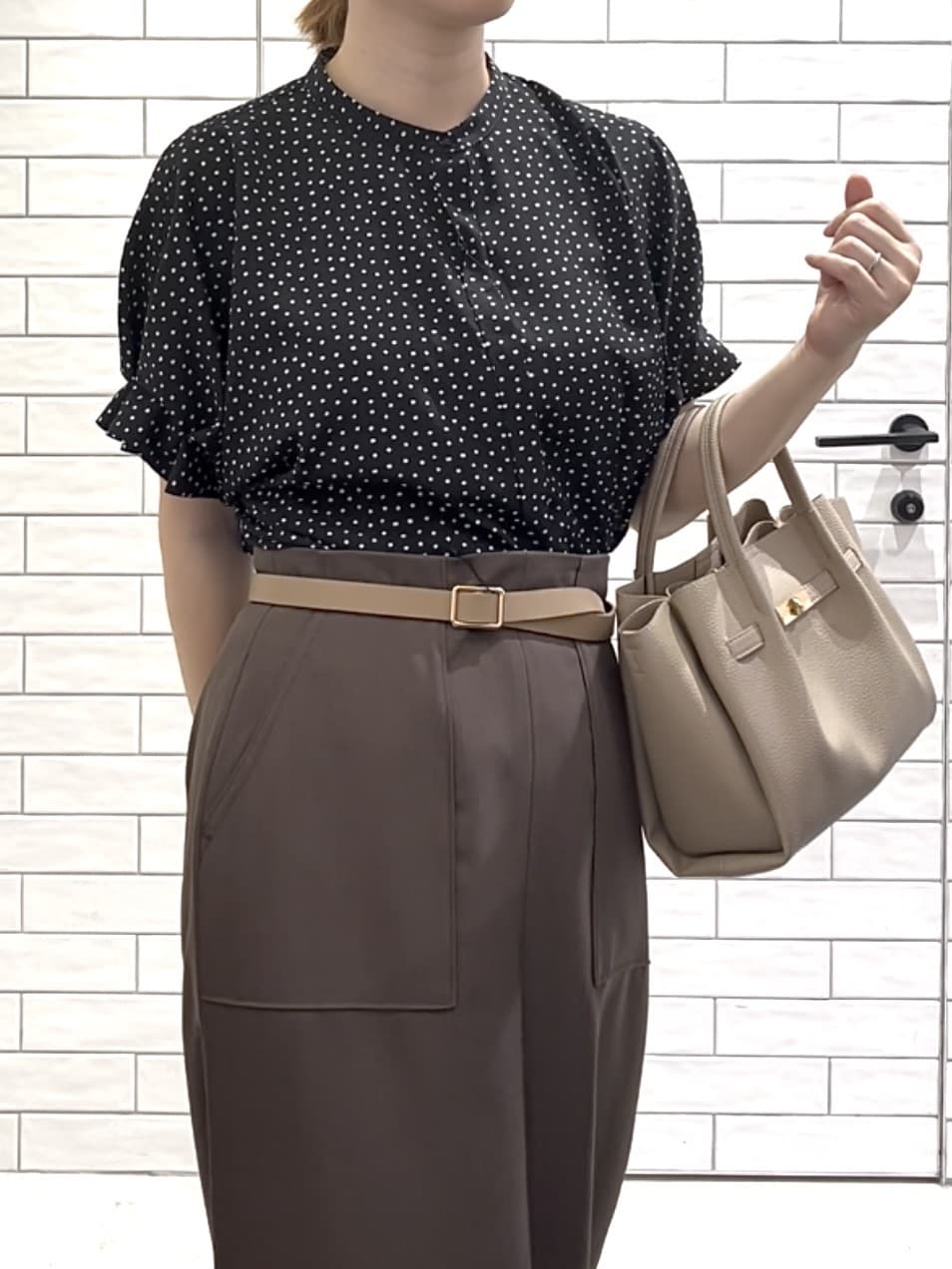 しおりさんの「OPAQUE.CLIP｜シンプルスクエアベルト」を使ったコーディネート