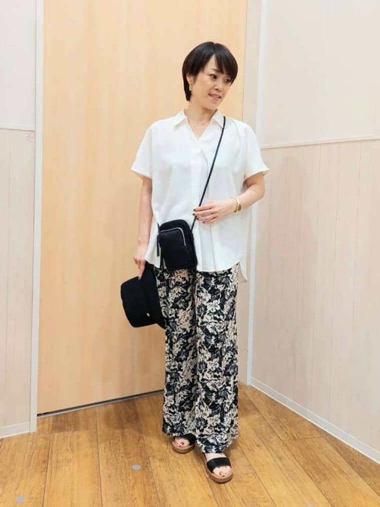 Kさんの「SHOO･LA･RUE｜【洗える/S-LL/プチプラ】さらっとすっきりきれい見え スキッパーブラウス」を使ったコーディネート