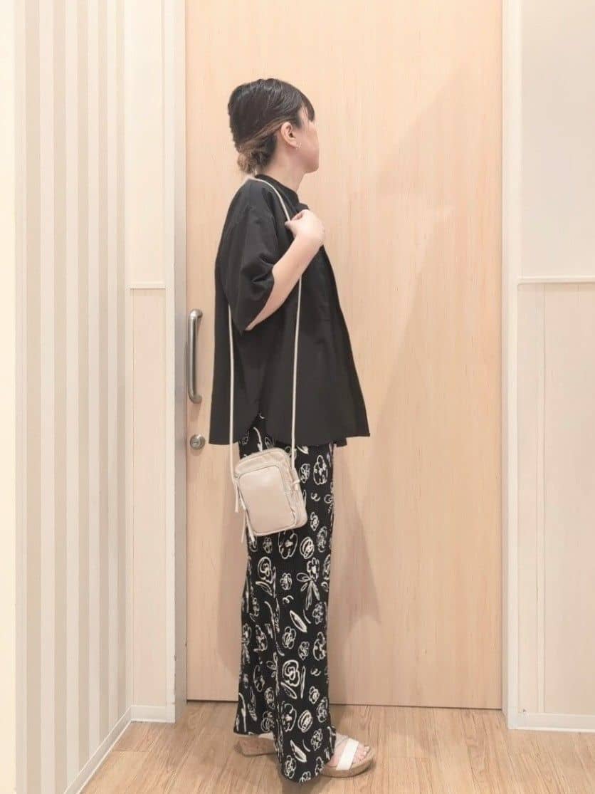 あさんの「SHOO･LA･RUE｜【洗濯機可/柄が選べる】さらさら楽ちん プリーツ ワイドパンツ」を使ったコーディネート