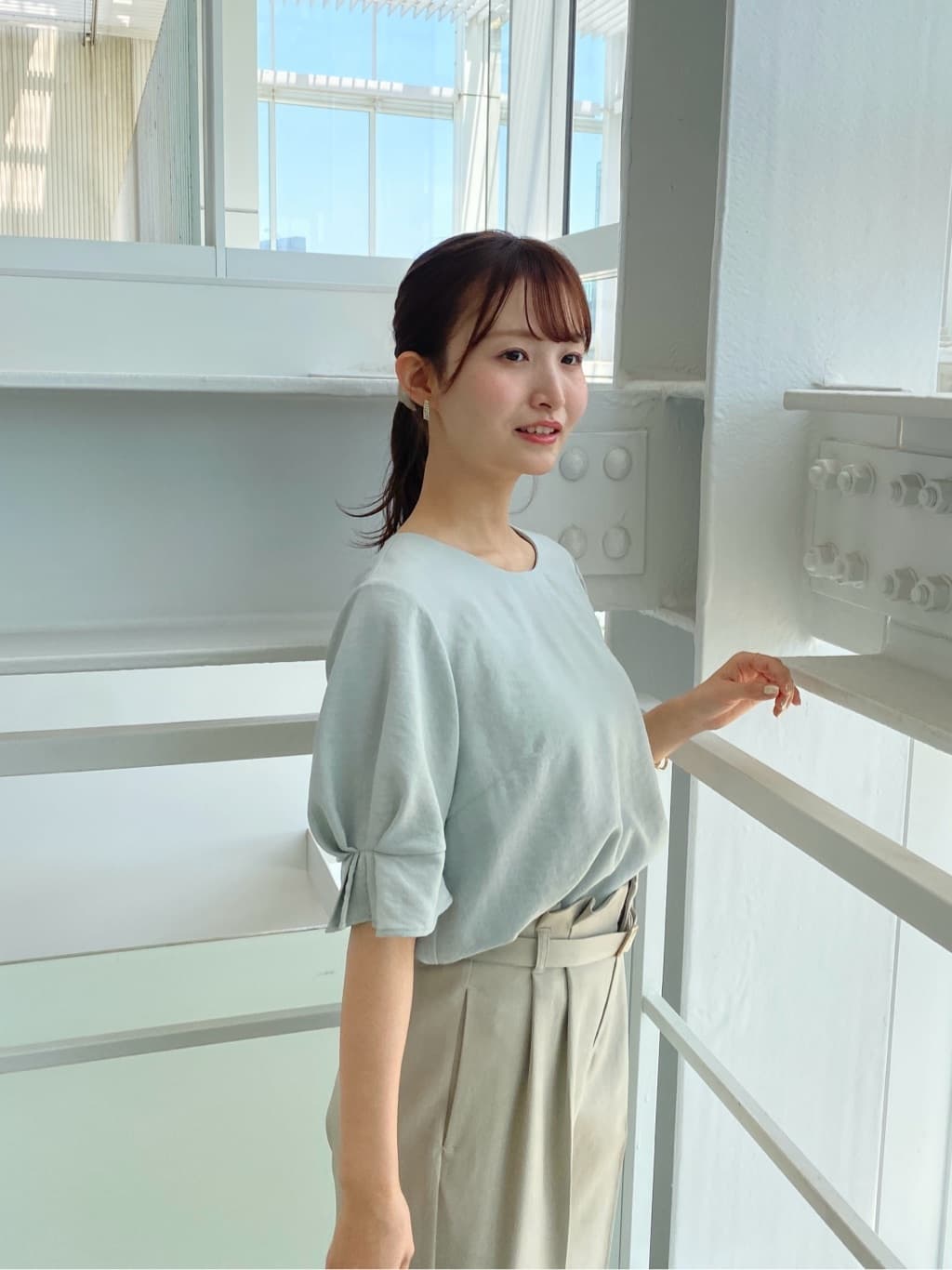 みさかさんの「index｜《8色展開／XS-LLサイズ》タックパフスリーブブラウス【洗濯機洗い可／吸水速乾／防シワ／抗ピル】」を使ったコーディネート