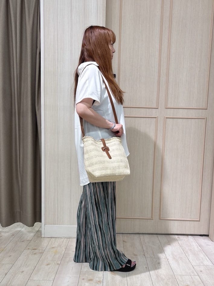 AMI55さんの「SHOO･LA･RUE｜【洗える/S-LL/プチプラ】さらっとすっきりきれい見え スキッパーブラウス」を使ったコーディネート