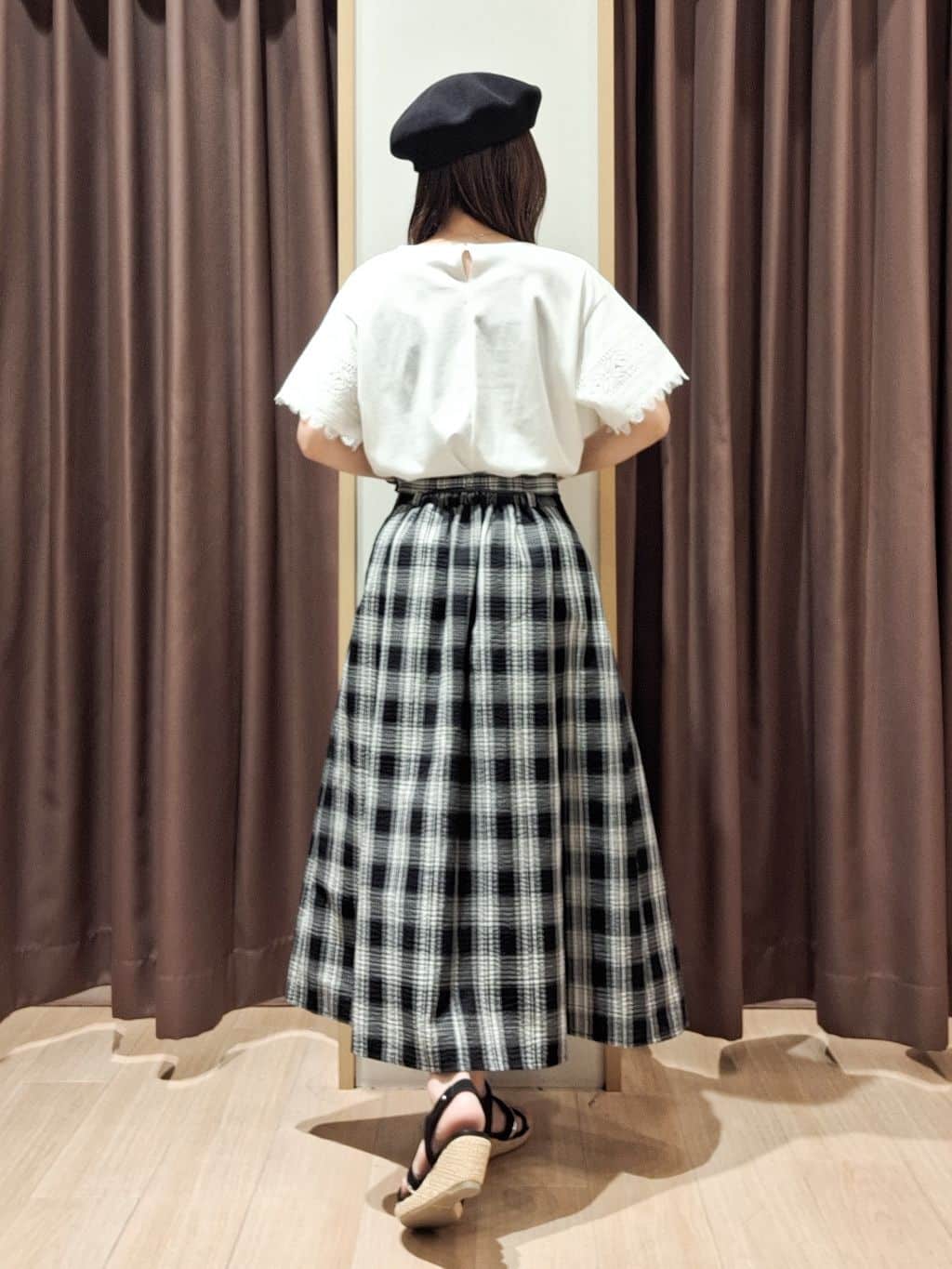 ウタさんの「grove｜【洗える/二の腕カバー】上品なレースで叶える、きちんと見えの夏Tシャツ」を使ったコーディネート