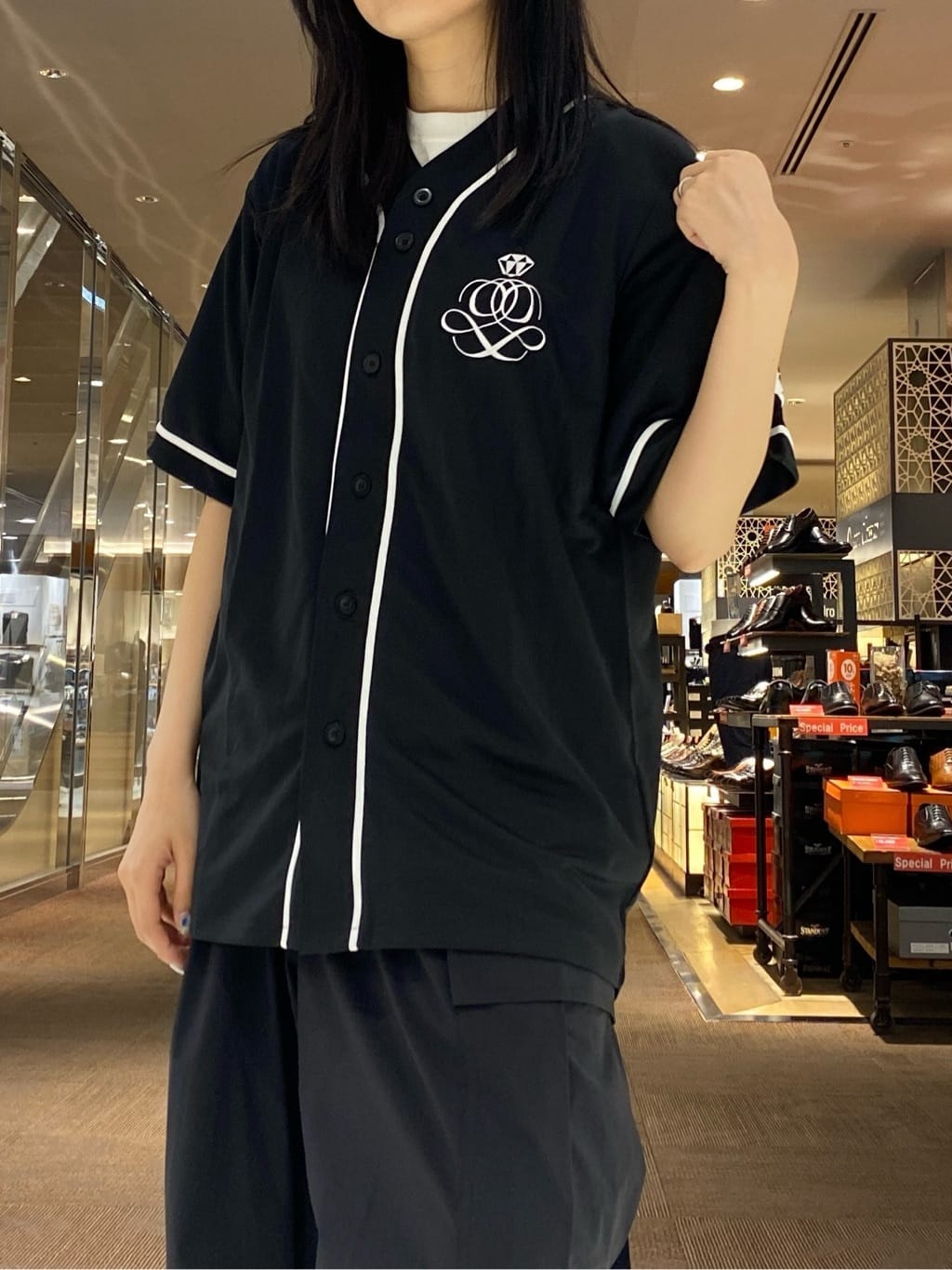 RICOさんの「TAKEO KIKUCHI｜【多機能・軽量】シャドーライン ボディバッグ」を使ったコーディネート