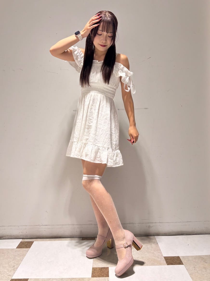 せらら⭐️さんの「ESPERANZA｜甲ストラップパンプス」を使ったコーディネート