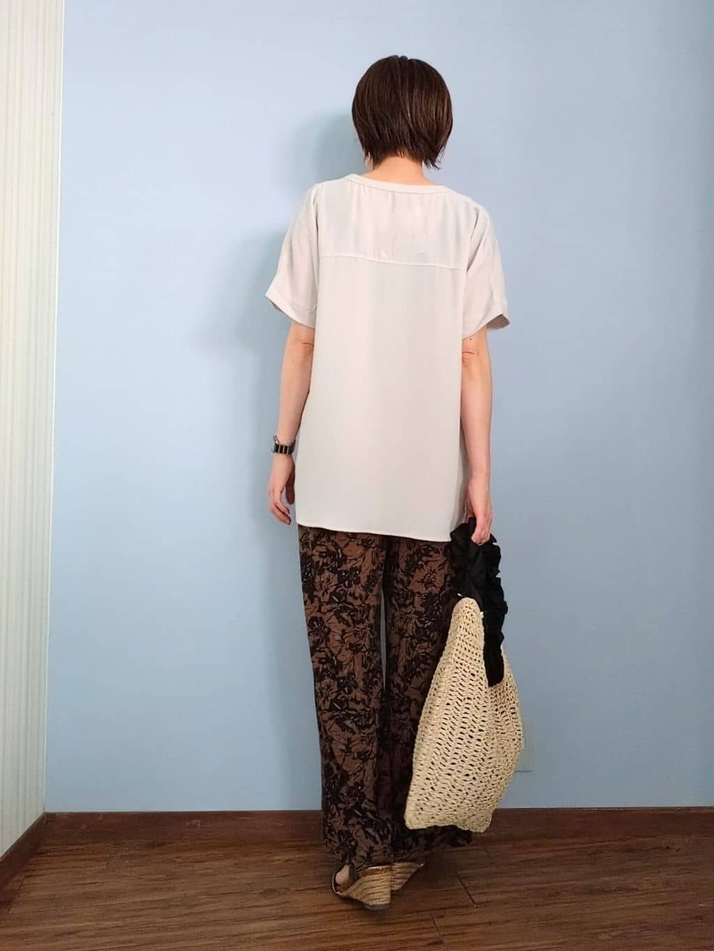 miomioさんの「SHOO･LA･RUE｜【洗える/プチプラ】大人の抜け感をプラスする バンドカラーシャツ」を使ったコーディネート