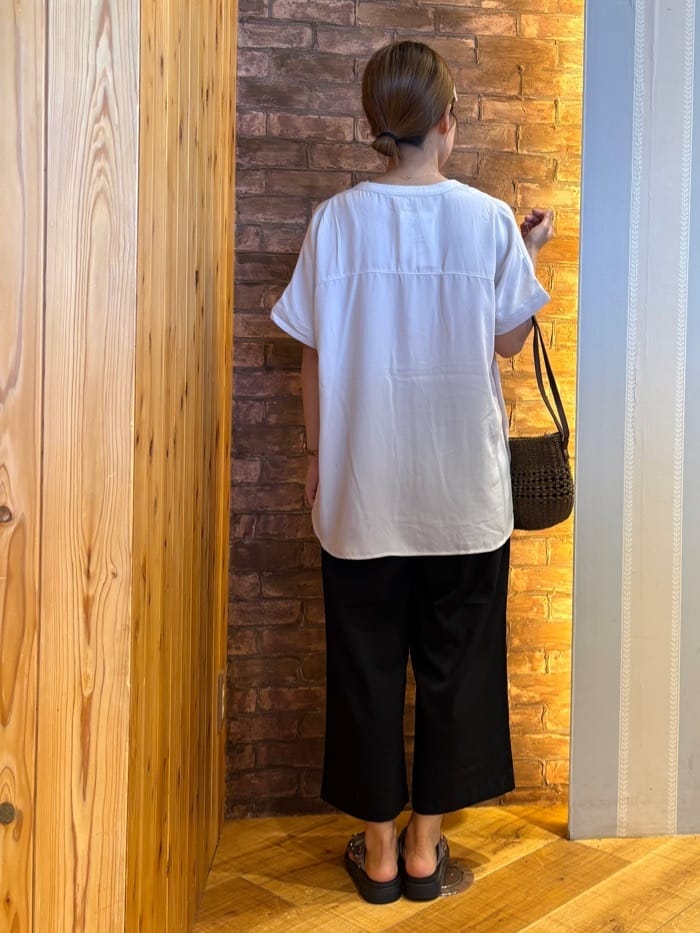 mieさんの「SHOO･LA･RUE｜【洗える/プチプラ】大人の抜け感をプラスする バンドカラーシャツ」を使ったコーディネート