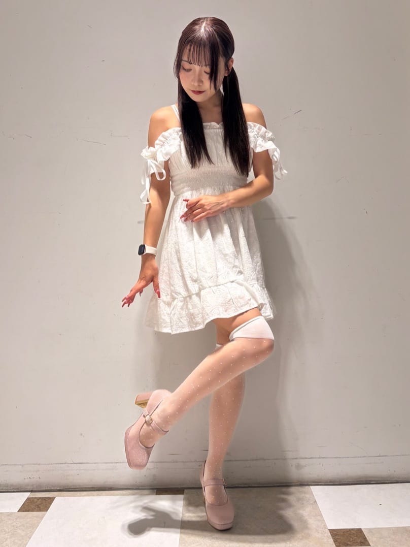 せらら⭐️さんの「ESPERANZA｜甲ストラップパンプス」を使ったコーディネート