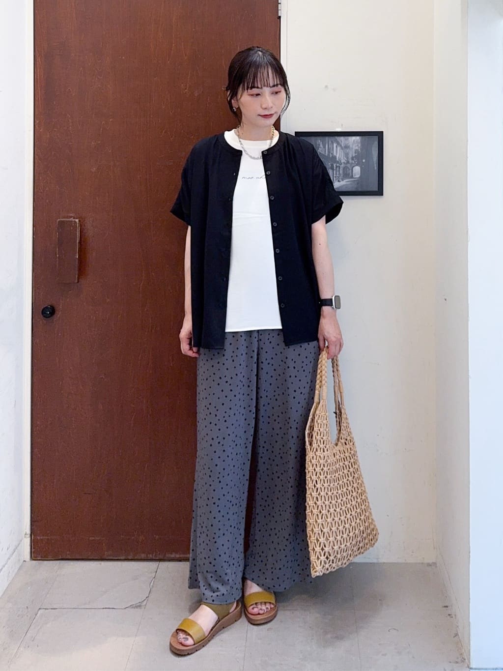 𝐇𝐢𝐫𝐨𝐦𝐢さんの「SHOO･LA･RUE｜【洗える/プチプラ】大人の抜け感をプラスする バンドカラーシャツ」を使ったコーディネート