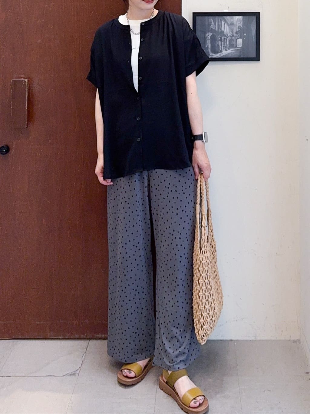 𝐇𝐢𝐫𝐨𝐦𝐢さんの「SHOO･LA･RUE｜【洗える/プチプラ】大人の抜け感をプラスする バンドカラーシャツ」を使ったコーディネート