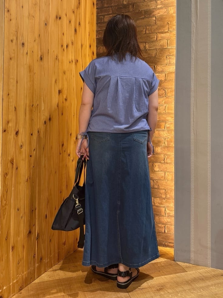 ゆかぴさんの「SHOO･LA･RUE｜【洗える/S-LL】シルエット変化を楽しめる サッカーストライプ柄スキッパートップス」を使ったコーディネート