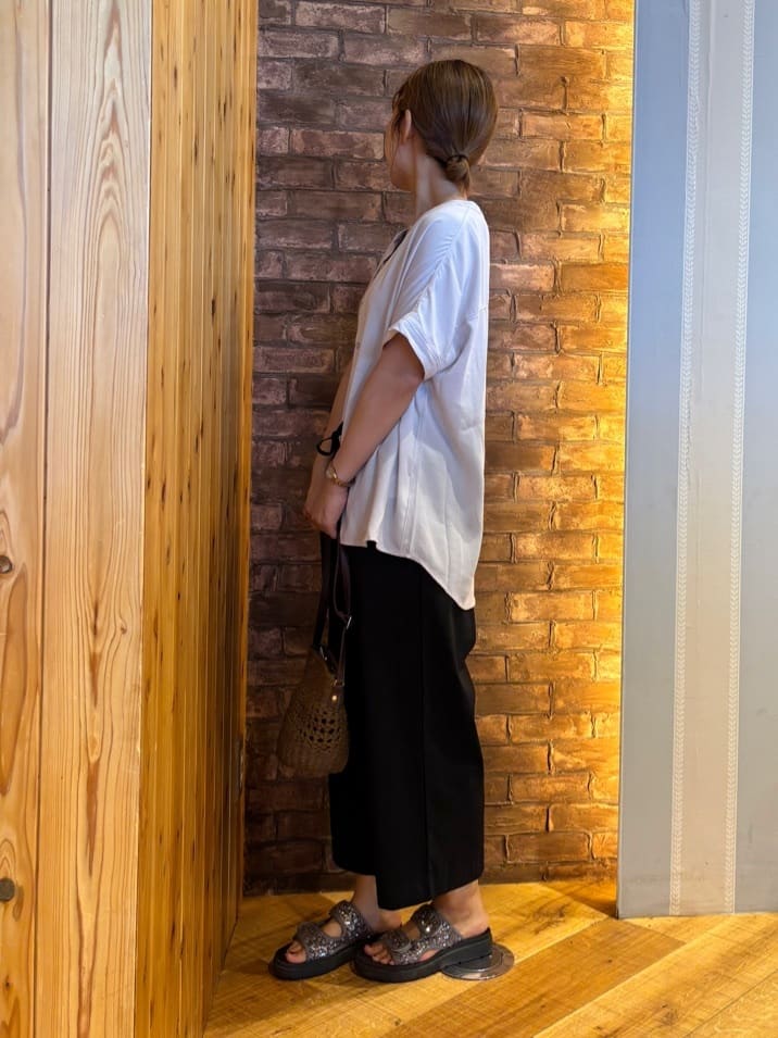 mieさんの「SHOO･LA･RUE｜【洗える/プチプラ】大人の抜け感をプラスする バンドカラーシャツ」を使ったコーディネート