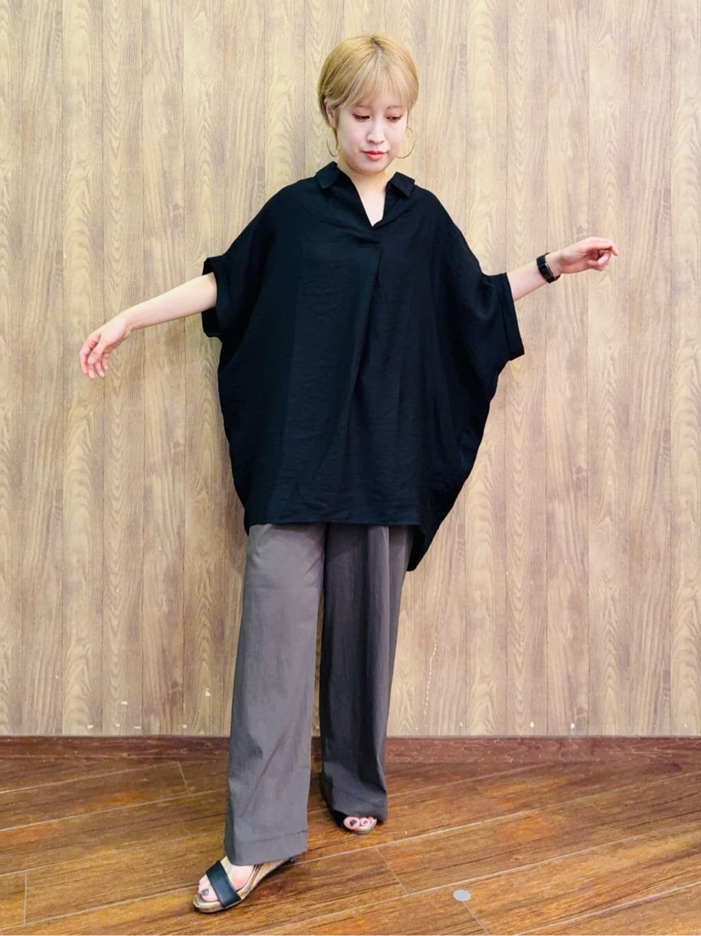 ちばみさんの「SHOO･LA･RUE｜【ひんやり】すっきりきれいに体型カバー コクーンシルエットワンピース」を使ったコーディネート