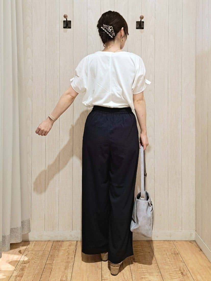 SAKIさんの「SHOO･LA･RUE｜【S-LL/UV/プチプラ】お袖タックで好印象 デザインTシャツ」を使ったコーディネート