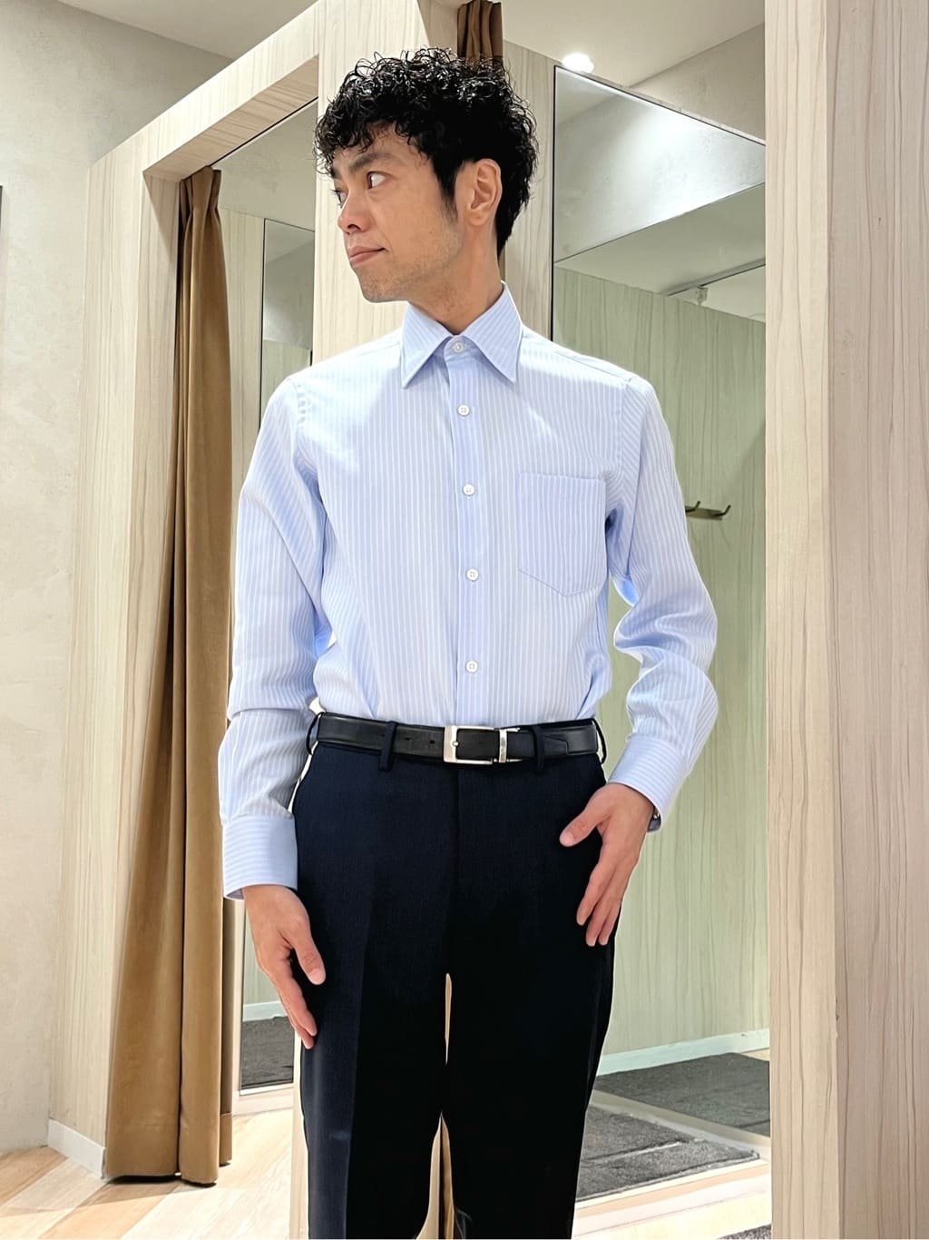 URAさんの「TAKEO KIKUCHI｜【Three by Three】シャイニーシャークピンヘッド スーツ/3ピース対応可」を使ったコーディネート