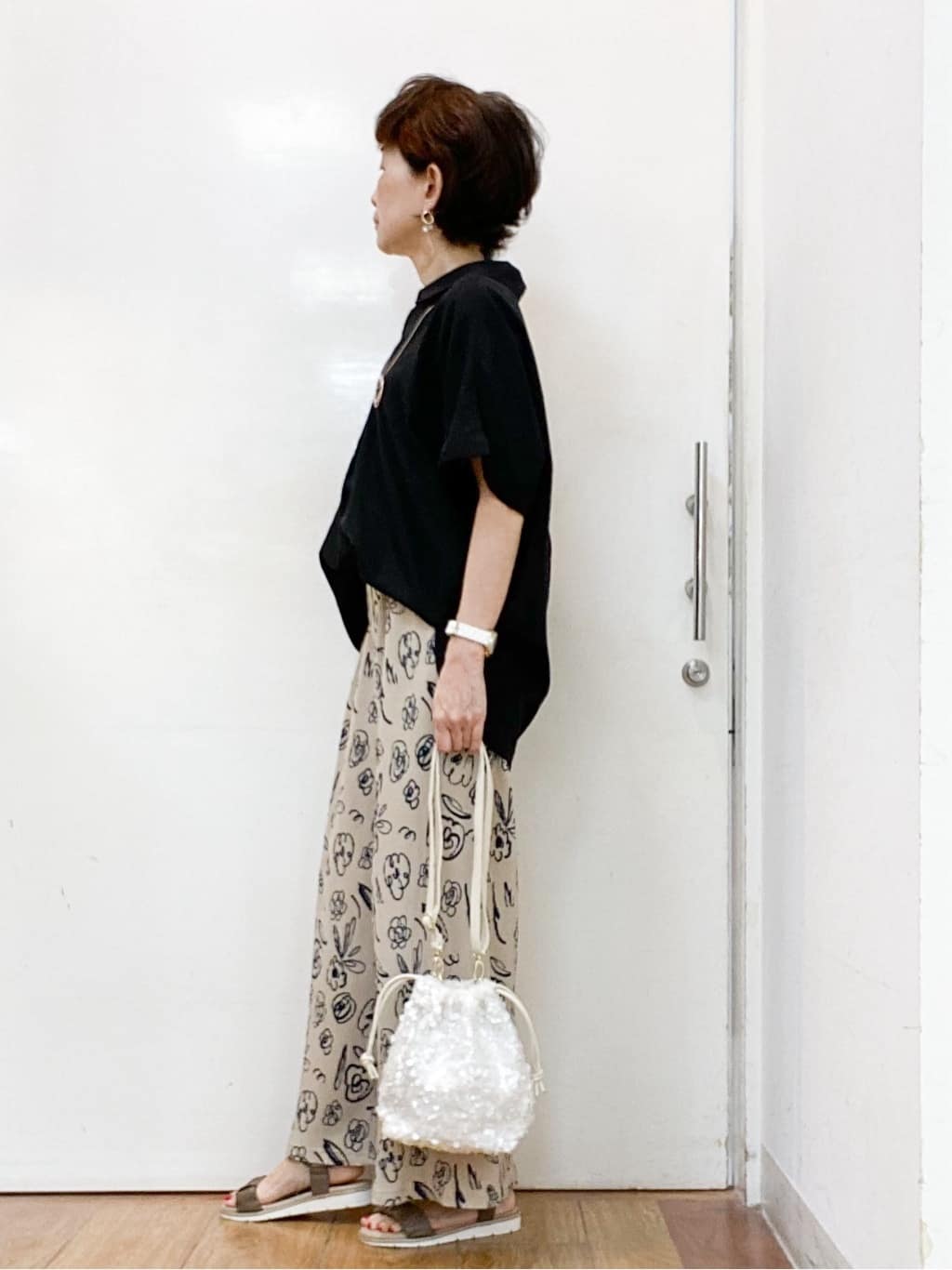 みぃさんの「SHOO･LA･RUE｜【S-LL/UV/接触冷感/抗菌防臭】体型を自然にカバー フレンチリネンブレンド襟付ドルマンシャツ」を使ったコーディネート