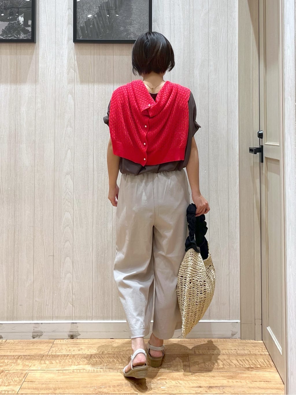 shirayuuuさんの「SHOO･LA･RUE｜【S-LL/UV/プチプラ】お袖タックで好印象 デザインTシャツ」を使ったコーディネート