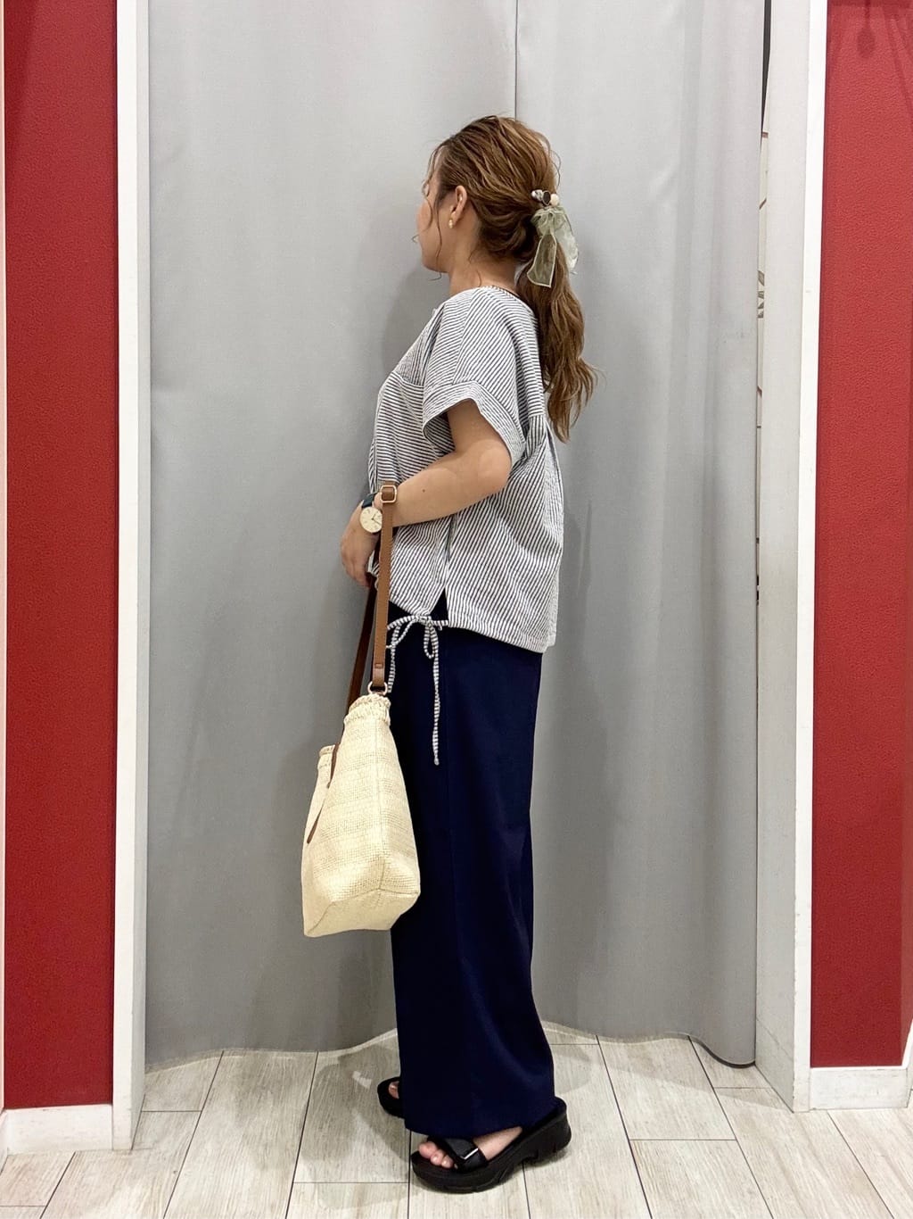 shioさんの「SHOO･LA･RUE｜【洗える/S-LL】シルエット変化を楽しめる サッカーストライプ柄スキッパートップス」を使ったコーディネート