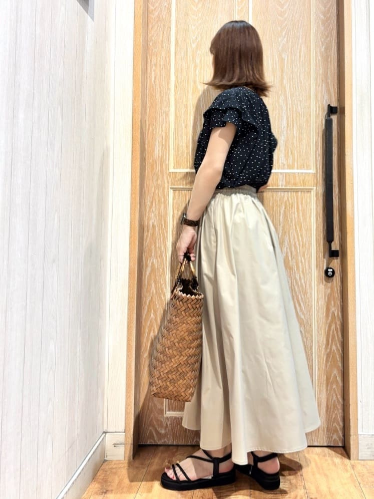 meiさんの「SHOO･LA･RUE｜【S-LL/ひんやり】きちんと見えで好印象 ドット柄デザイントップス」を使ったコーディネート