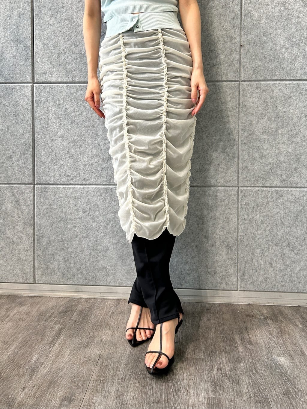 harunaさんの「CODE A｜design knit tank」を使ったコーディネート