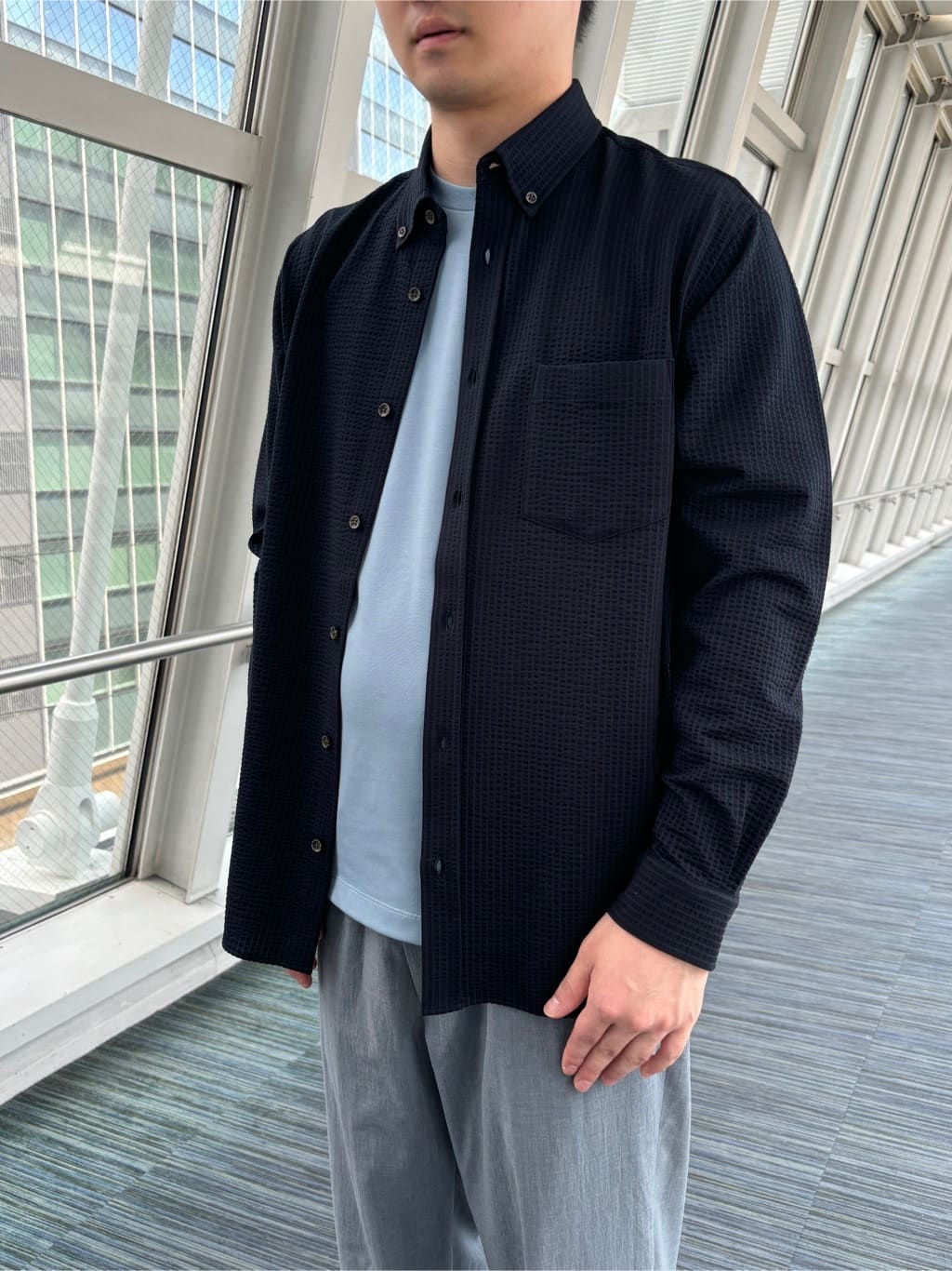 圭哉さんの「TAKEO KIKUCHI｜【抗菌防臭/シーズンレス】シアサッカー ジャージシャツ」を使ったコーディネート