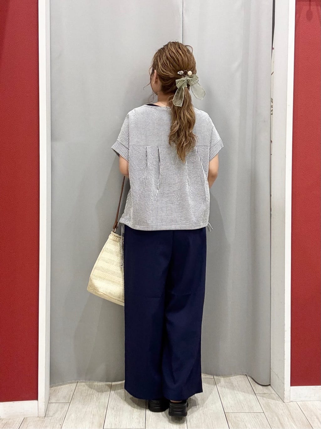 shioさんの「SHOO･LA･RUE｜【洗える/S-LL】シルエット変化を楽しめる サッカーストライプ柄スキッパートップス」を使ったコーディネート