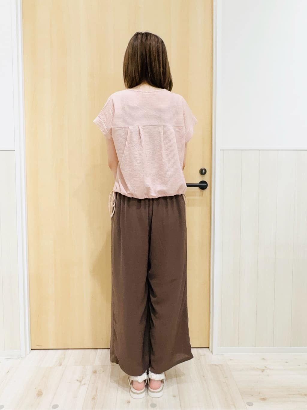 Naさんの「SHOO･LA･RUE｜【洗える/S-LL】シルエット変化を楽しめる サッカーストライプ柄スキッパートップス」を使ったコーディネート