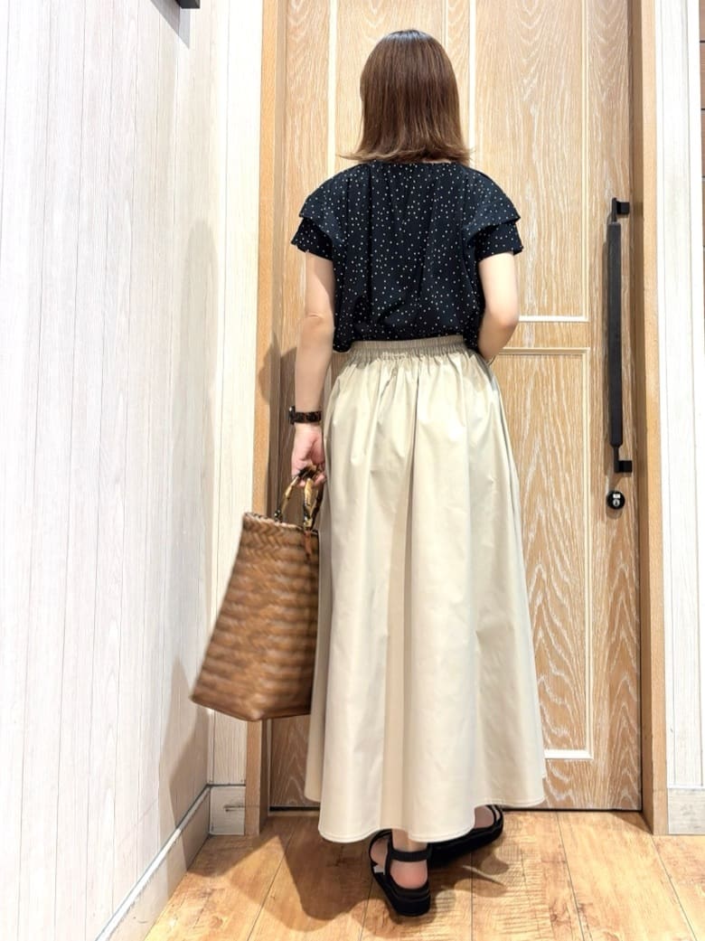 meiさんの「SHOO･LA･RUE｜【S-LL/ひんやり】きちんと見えで好印象 ドット柄デザイントップス」を使ったコーディネート