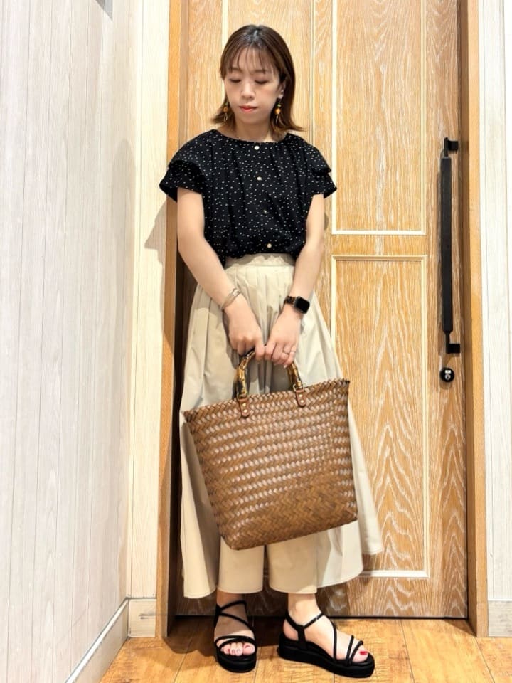 meiさんの「SHOO･LA･RUE｜【S-LL/ひんやり】きちんと見えで好印象 ドット柄デザイントップス」を使ったコーディネート