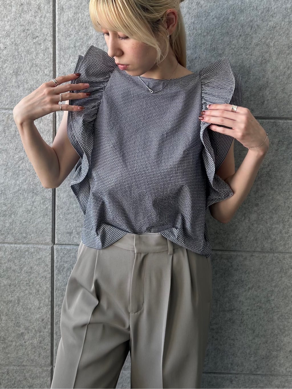 honoka Aさんの「CODE A｜ruffle drama blouse」を使ったコーディネート