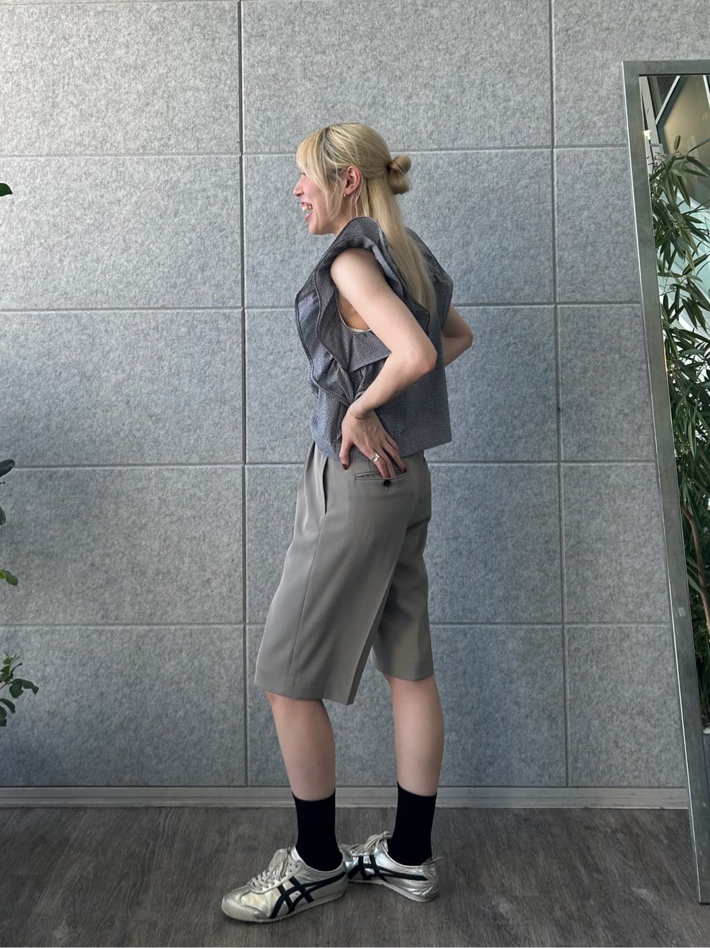 honoka Aさんの「CODE A｜ruffle drama blouse」を使ったコーディネート